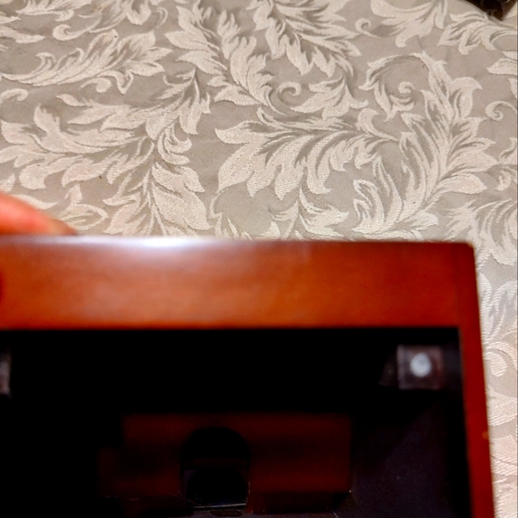 🍂 Nice Solid Wood Phone Charging Valet - Picture 6 of 8